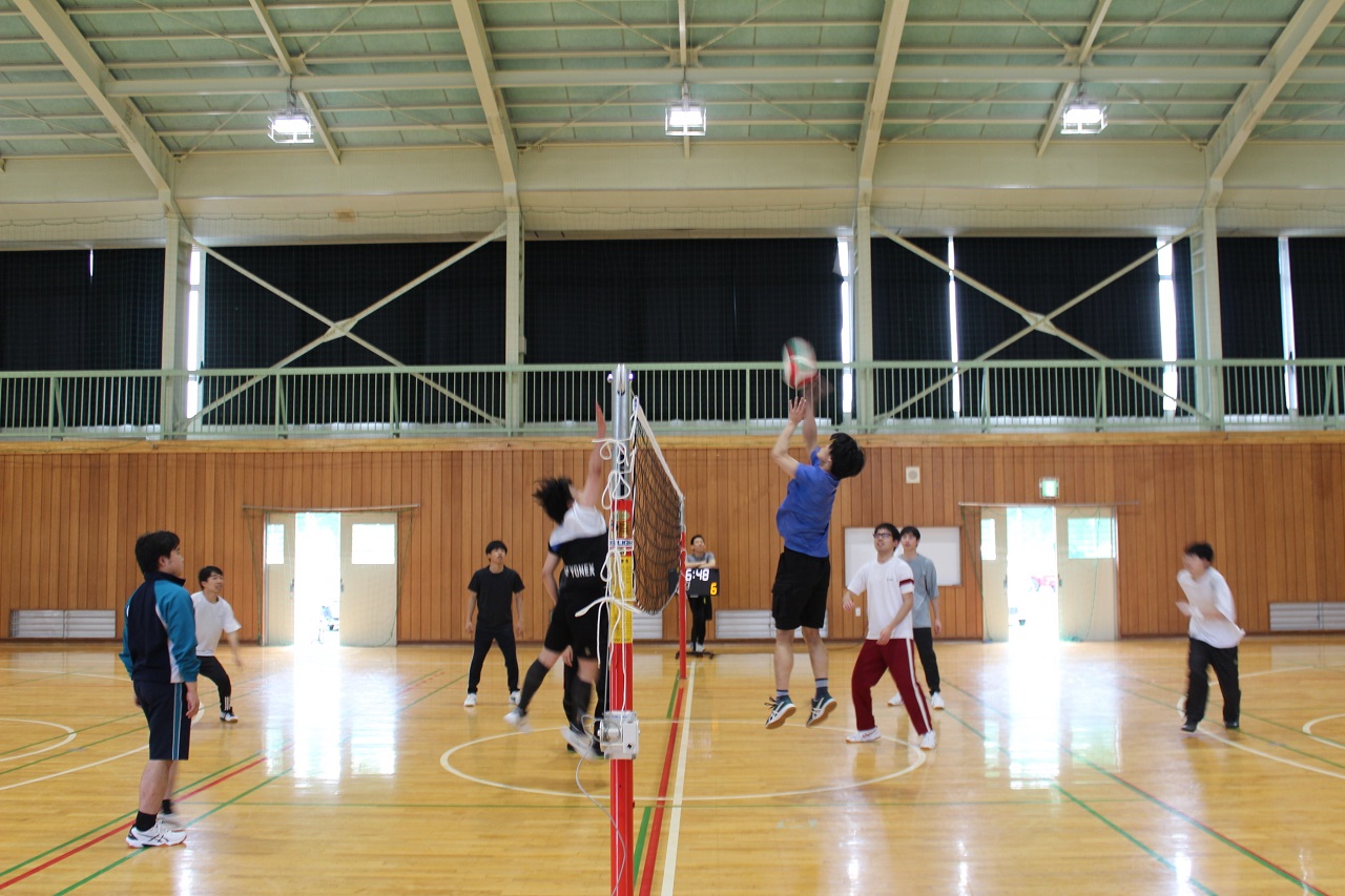 学生自治会は体育行事を開催しました