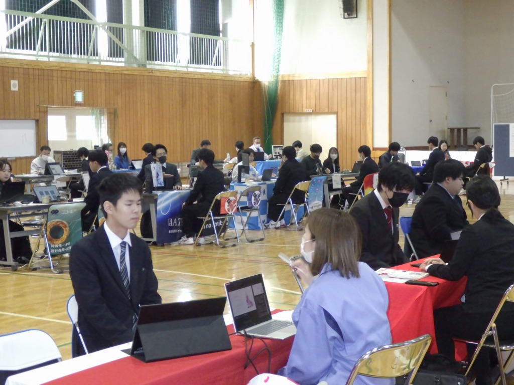 専門課程1年生向けに校内企業研究会を実施しました