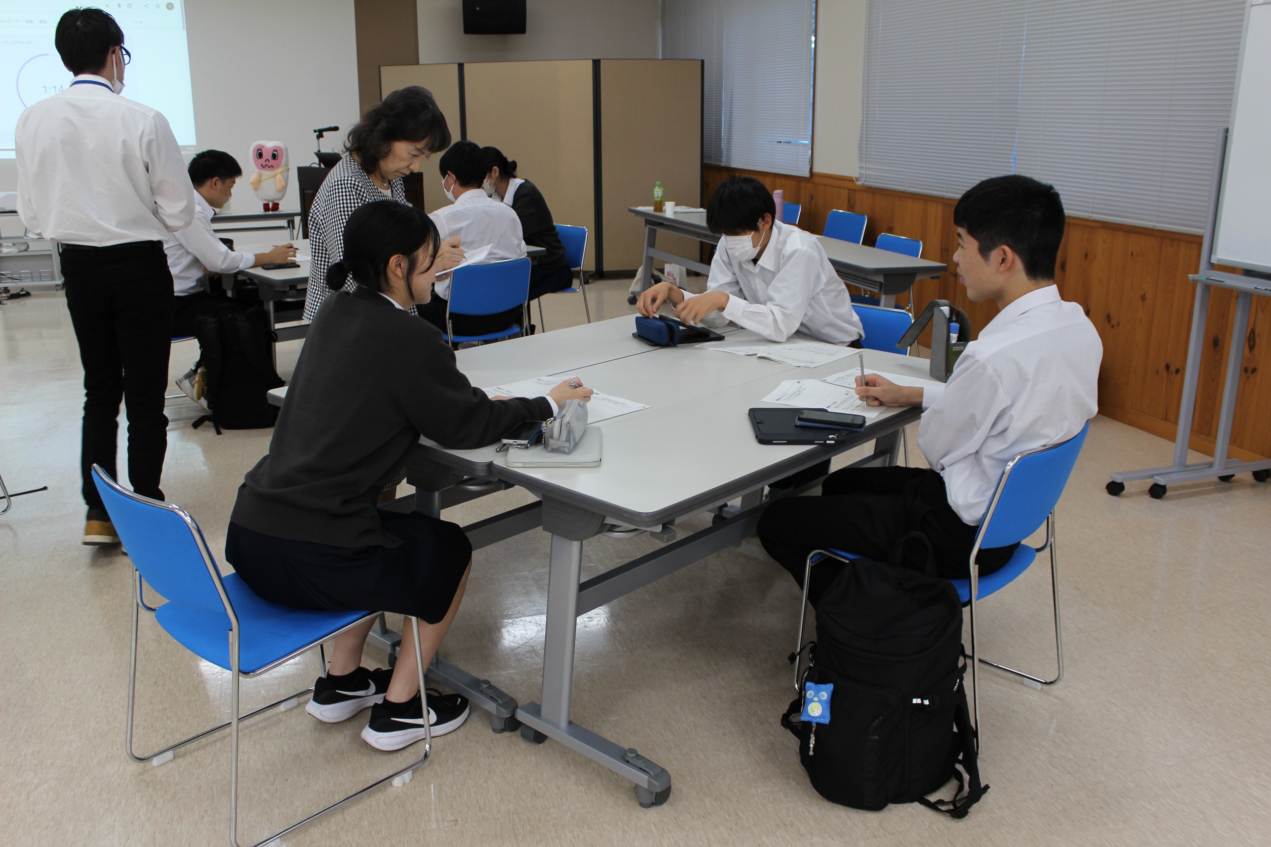 伊那弥生ケ丘高校１年生「総合的な探究の時間」1回目の授業を実施しました