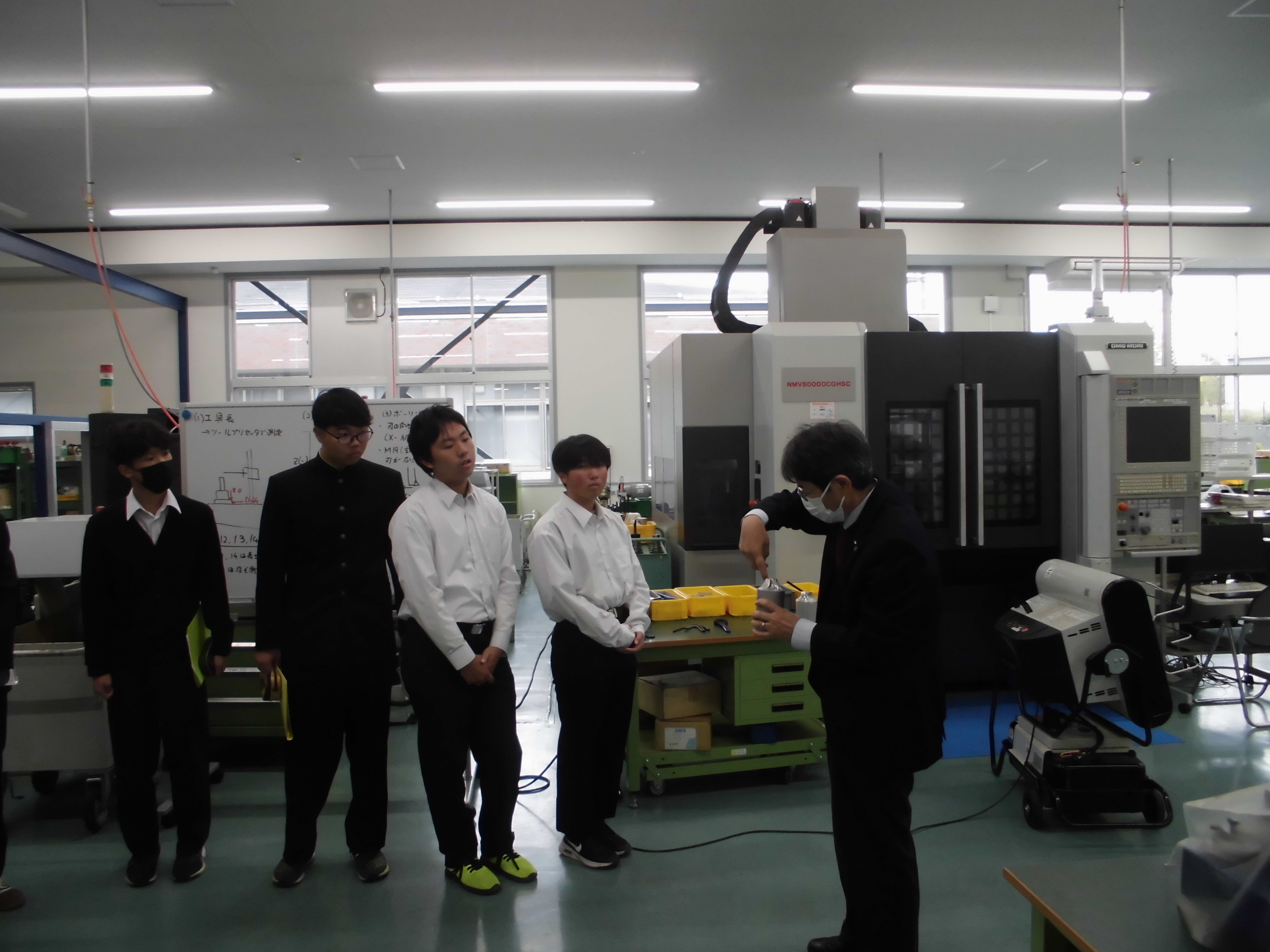 箕輪進修高校の生徒が見学に来ました。