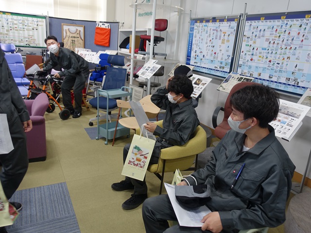 機械システム学科1年生が地元の企業を見学しました